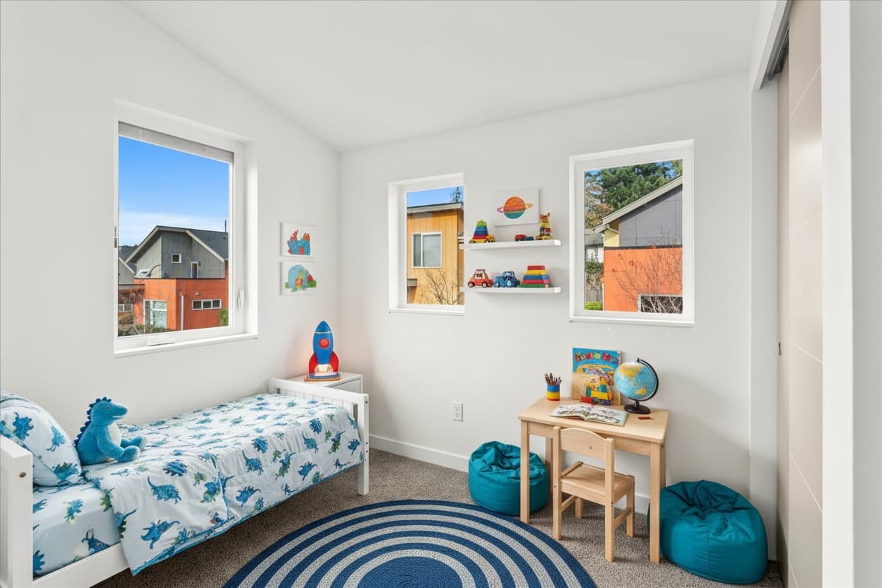 Kids' bedroom